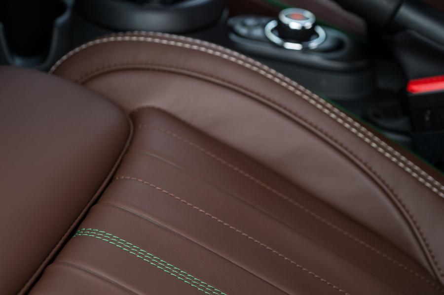 Детали интерьера Mini Cooper 60 Years Edition (F56) 2019 года  (WW) (фото 89 из 189)